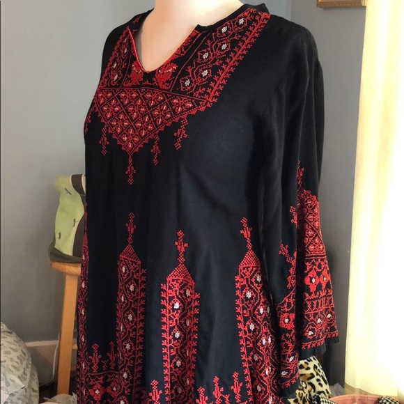 EUC Eyes of Simone tunic - size small - Picture 2 of 5